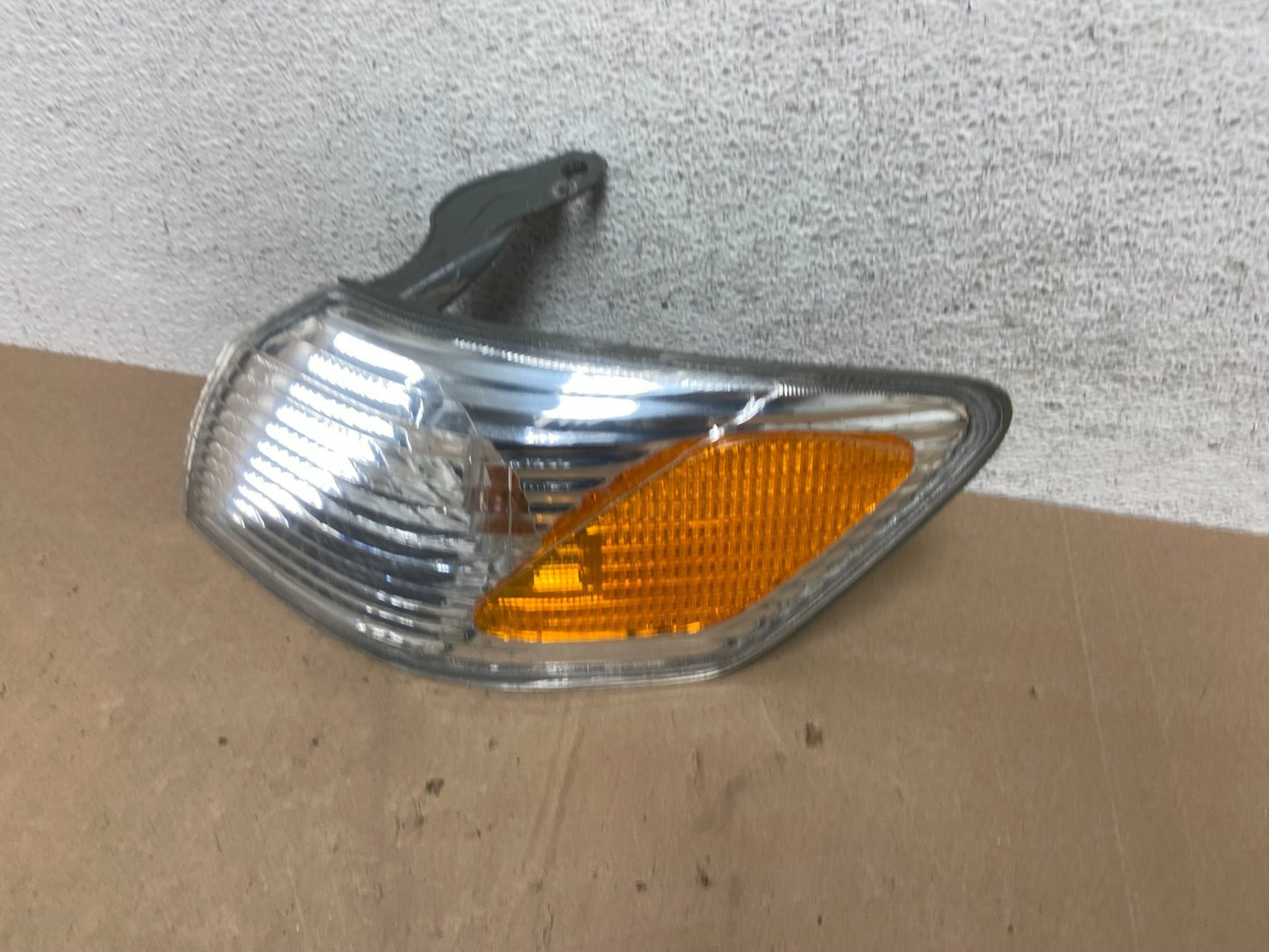 2000 - 2001 Toyota Camry Front Left Driver Lh Turn Signal AE5970 DW1