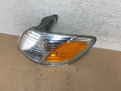 2000 - 2001 Toyota Camry Front Left Driver Lh Turn Signal AE5970 DW1