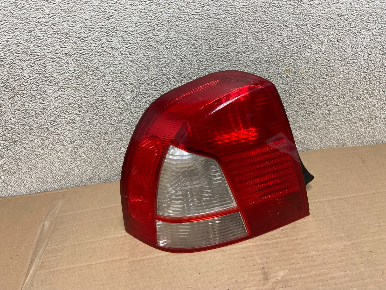 2001 Kia Spectra Left Driver Side Tail Light AA86650