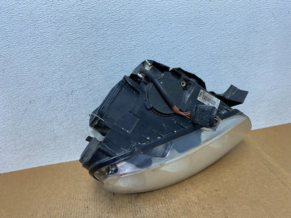 2004 to 2007 Volkswagen Touareg Right Passenger Halogen Headlight AE2785 DW10
