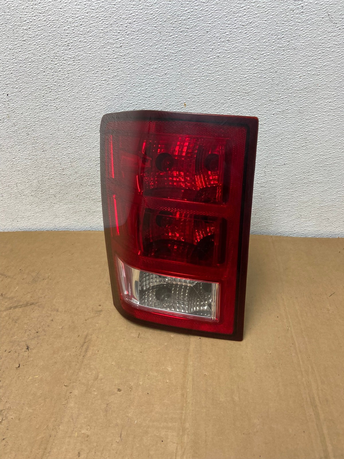 2005 to 2006 Jeep Grand Cherokee Left Driver Side Lh Tail Light AC8577 LK0