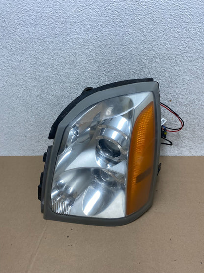 2004 to 2009 Cadillac SRX Left Driver Side Halogen Headlight AG6572 DW0