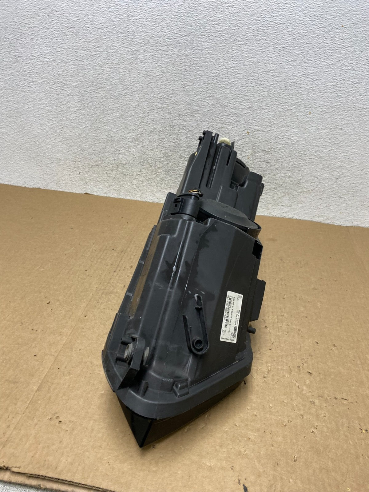 2012 to 2018 Volkswagen Tiguan Left Driver LH Halogen Headlight AF9781 DW8
