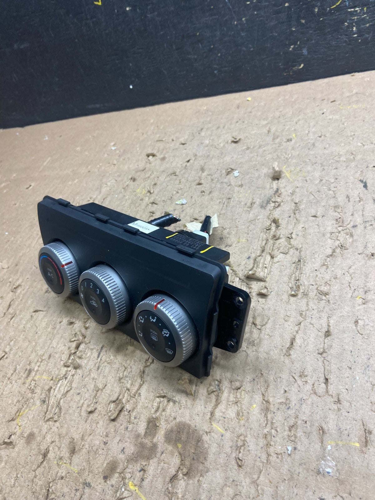 2009 - 2013 Mazda 6 A/C Manual Climate Control Panel t8864 DG2