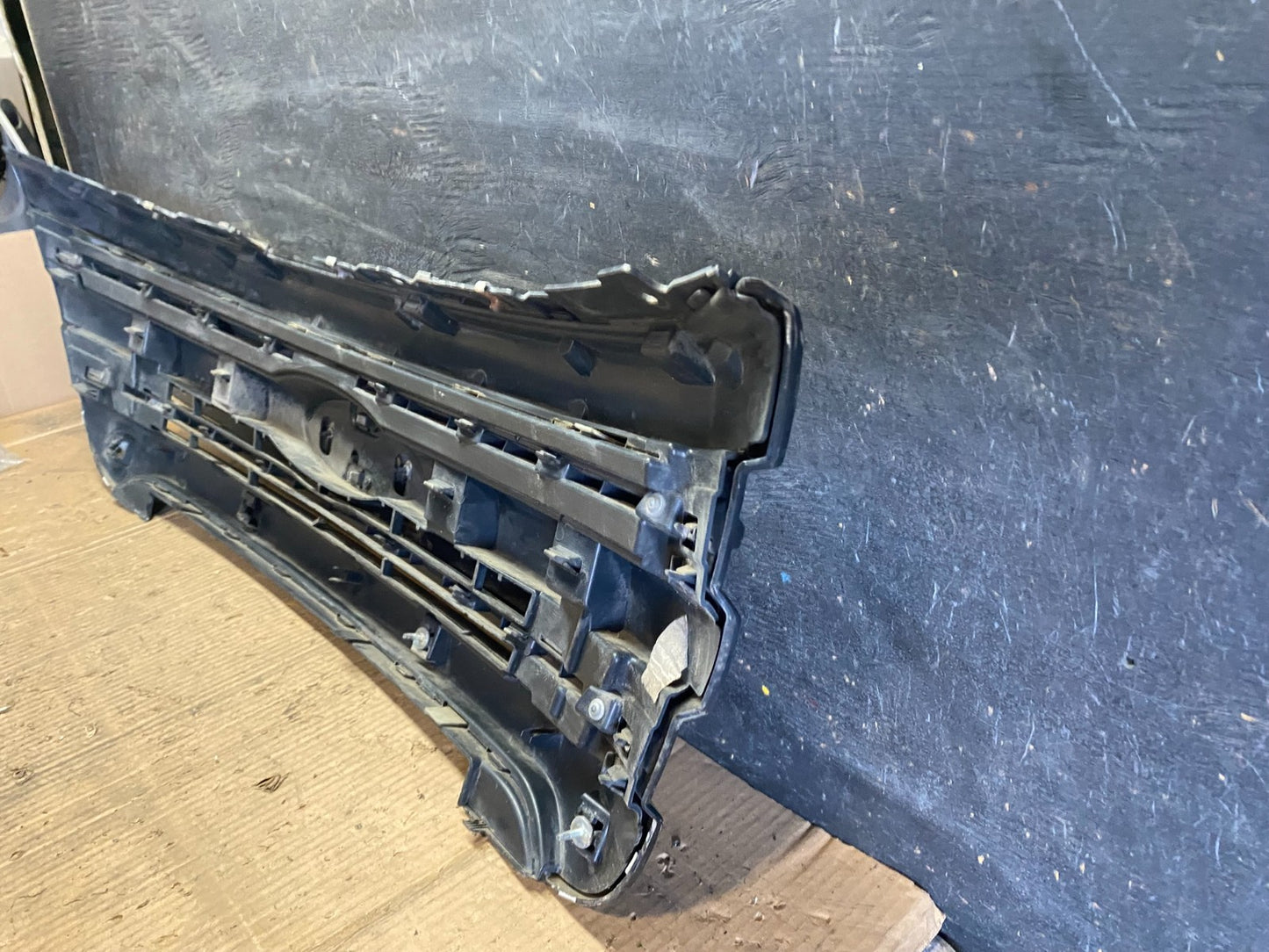 2011 to 2015 Ford Explorer Upper Front Grill Grille Oem S9587 DG8