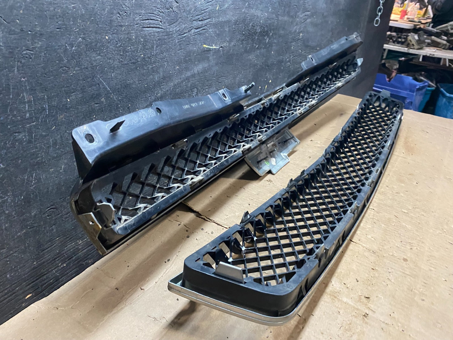 2007 to 2014 Chevrolet Tahoe Suburban Lower Upper Grill Grille Set Oem U0272 DG6