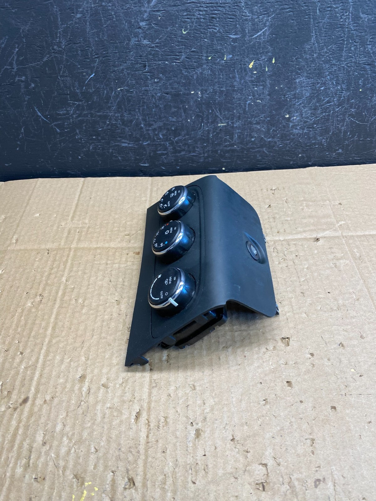 2011-2014 Chrysler 200 Heater AC Climate Switch Temperature Control ac9547 DG1
