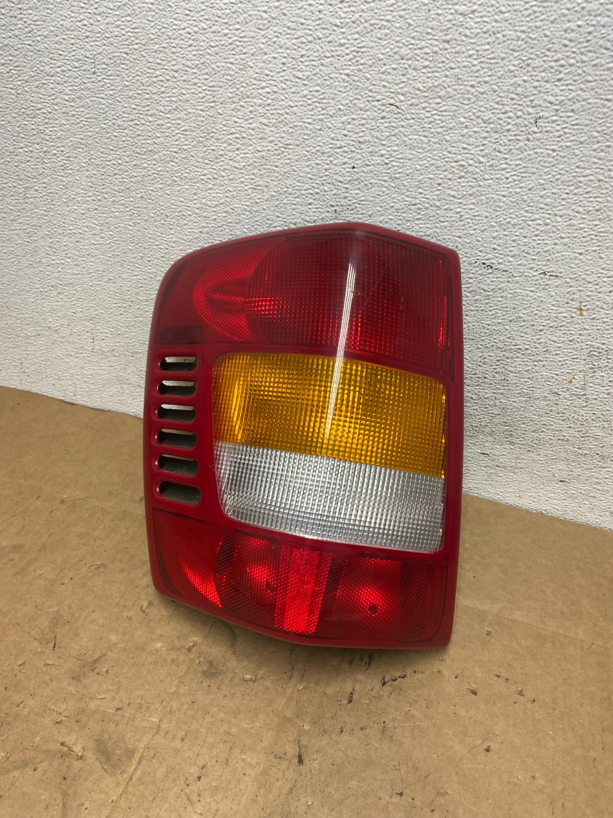 1999 - 2004 Jeep Grand Cherokee WJ Left Driver Lh Tail Light AD4804 LK0
