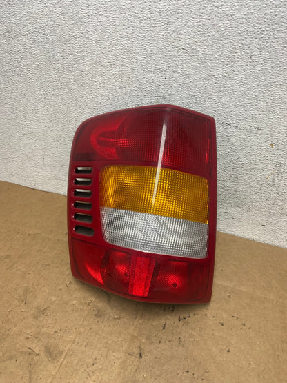 1999 - 2004 Jeep Grand Cherokee WJ Left Driver Lh Tail Light AD4804 LK0