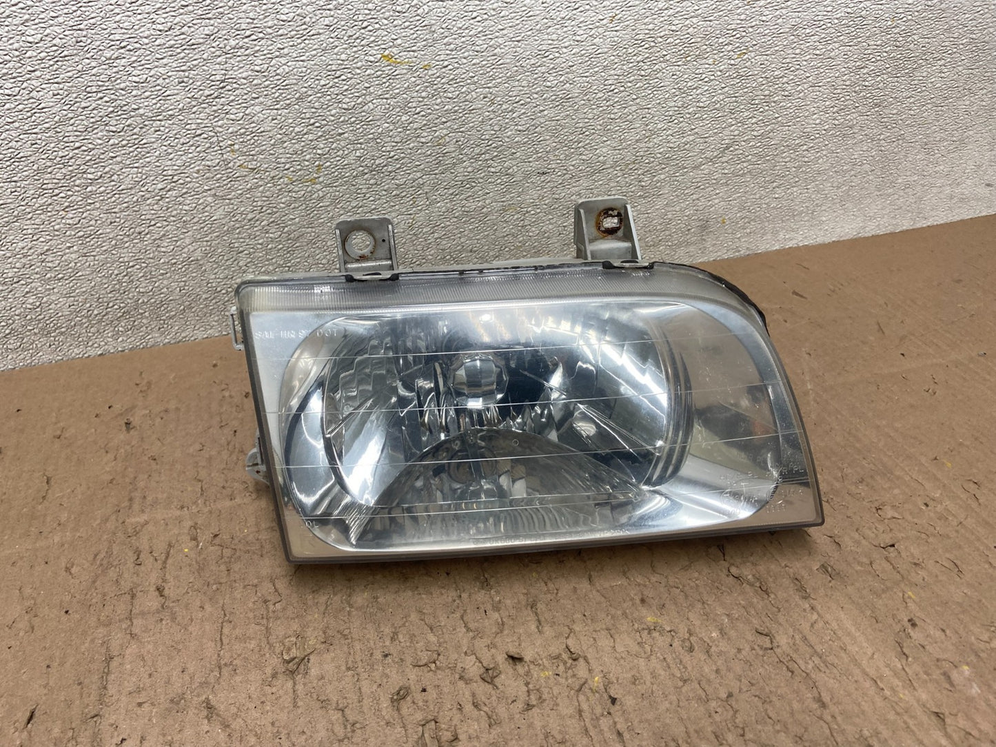 1998 to 2002 Kia Sportage Right Passenger RH Halogen Headlight OEM Y4964 DG0