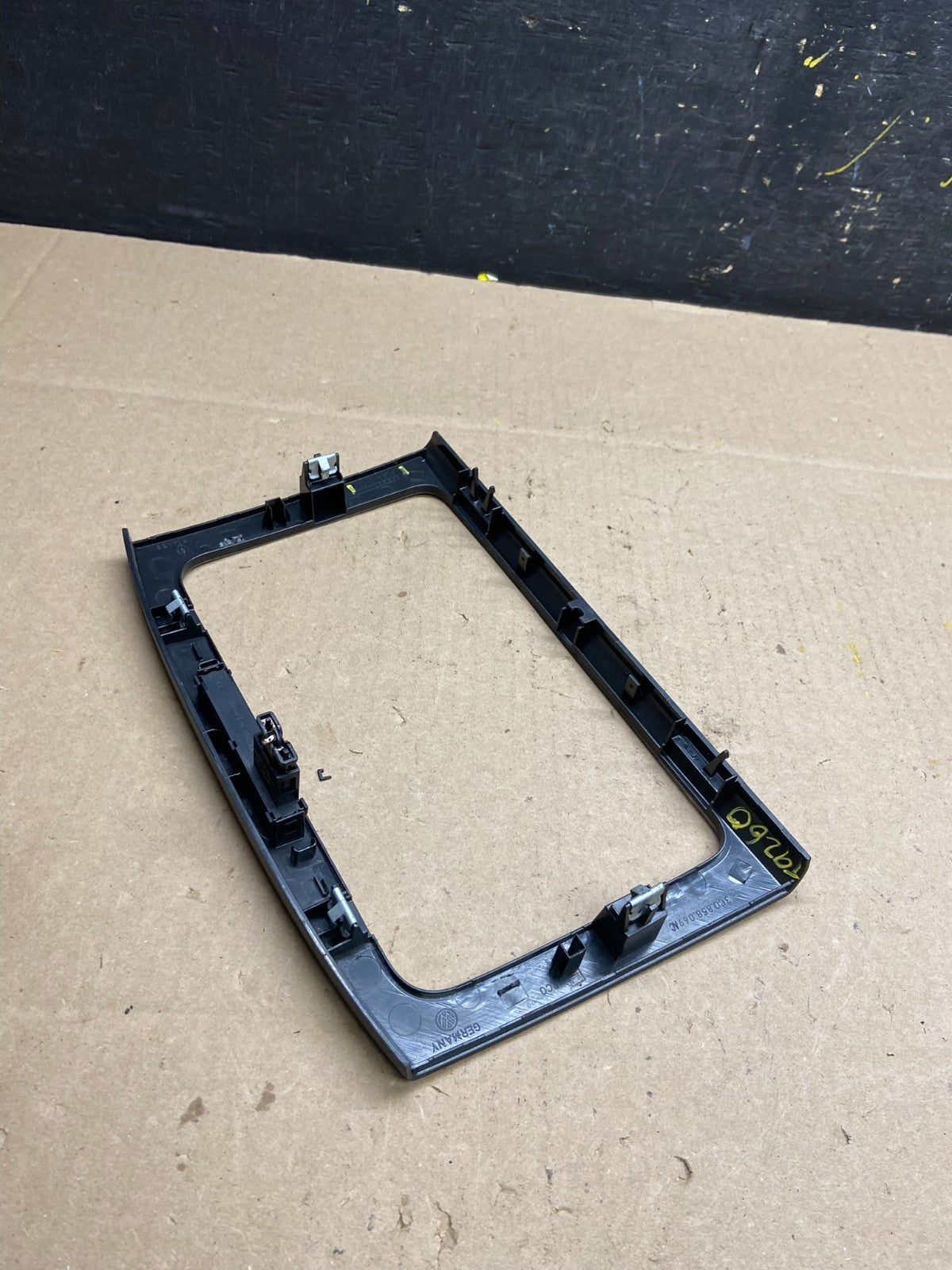 2006 to 2010 Volkswagen Passat Radio Dashboard Bezel Trim Cover t9260 DG3