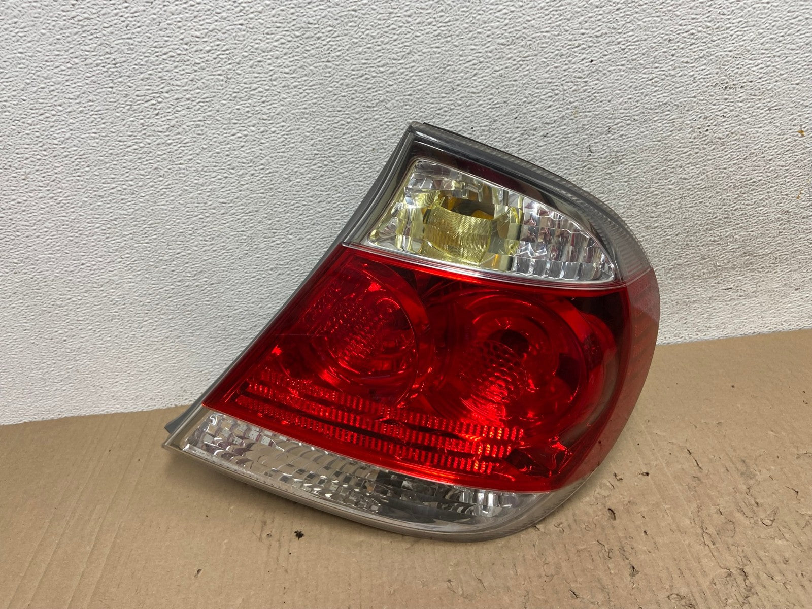 2005 to 2006 Toyota Camry Tail Light Right Passenger Side AF2839 LK0