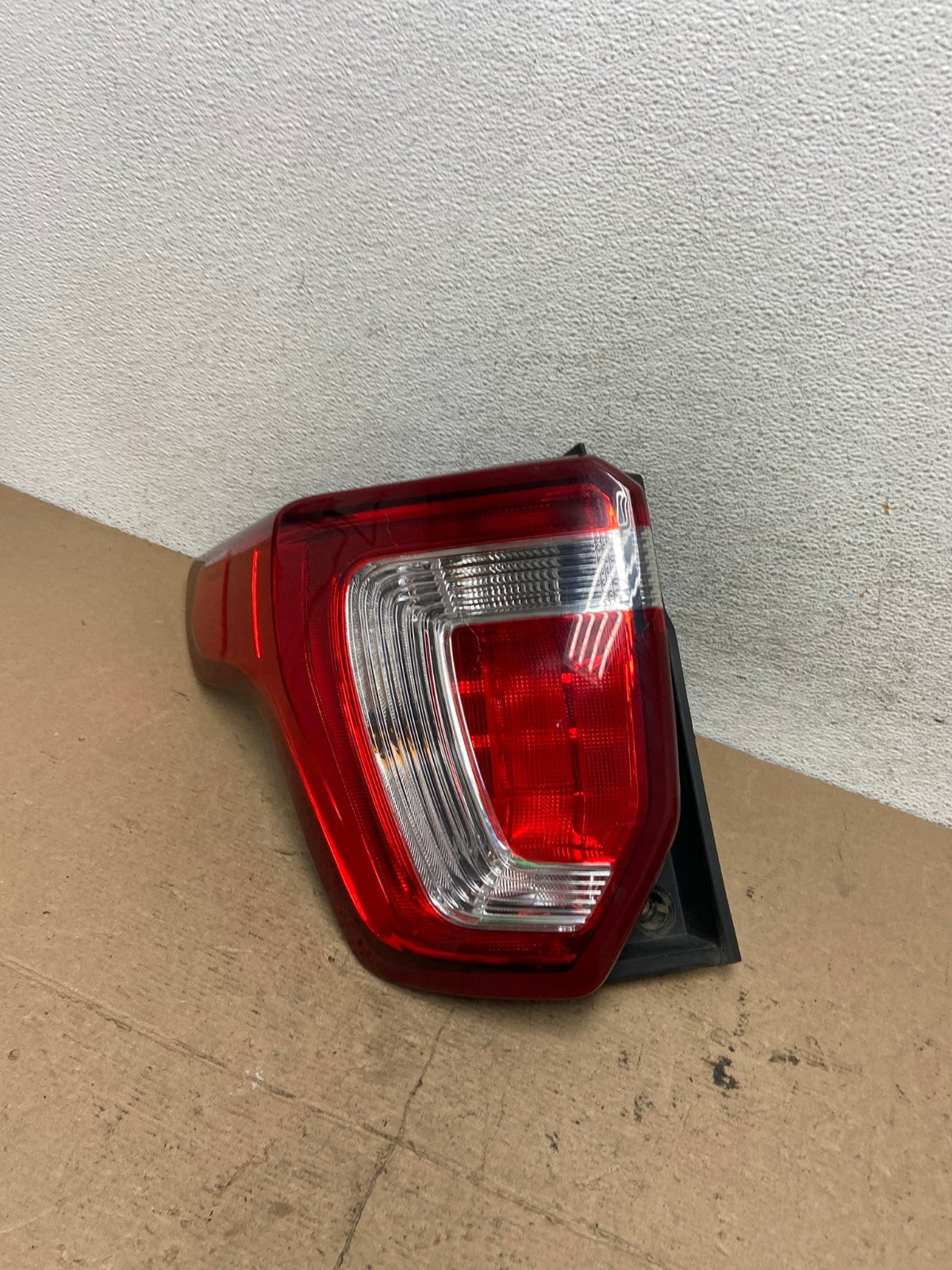 2016 to 2019 Ford Explorer Left Driver Lh Side Tail light AF5157 LK0
