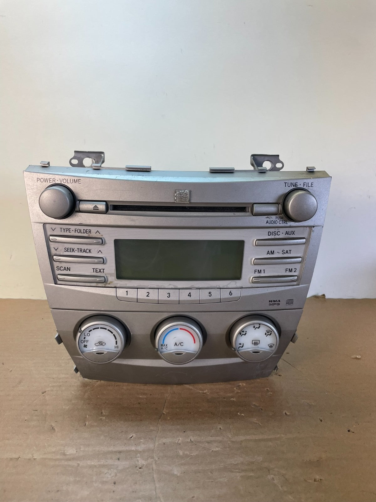 2010 2011 Toyota Camry Radio AM/FM CD Player Climate Control AI0492 DW0