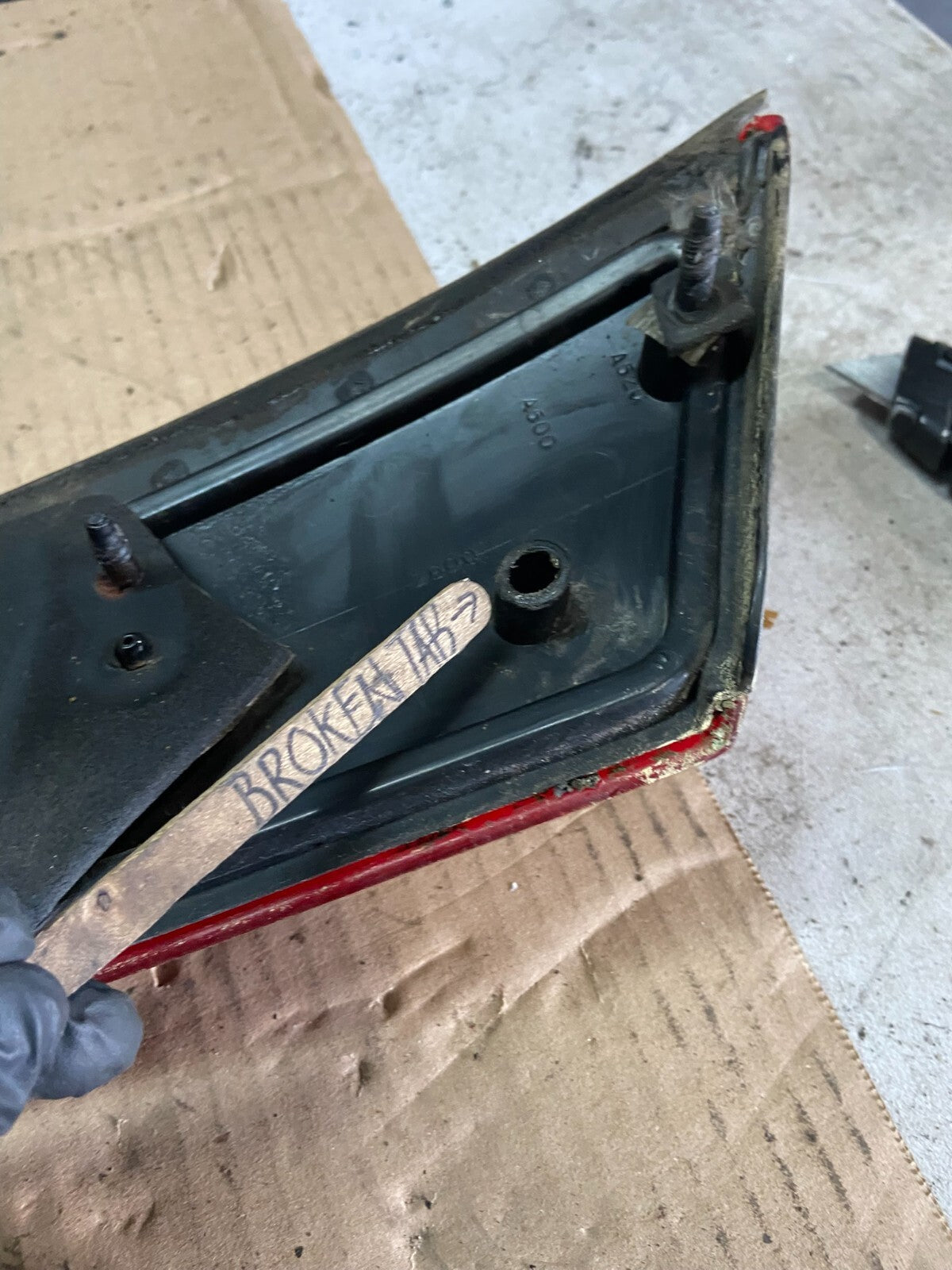 1997 1998 1999 Mercury Grand Marquis Trunk Lid Center Tail Light O0841 DG12