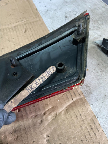 1997 1998 1999 Mercury Grand Marquis Trunk Lid Center Tail Light O0841 DG12