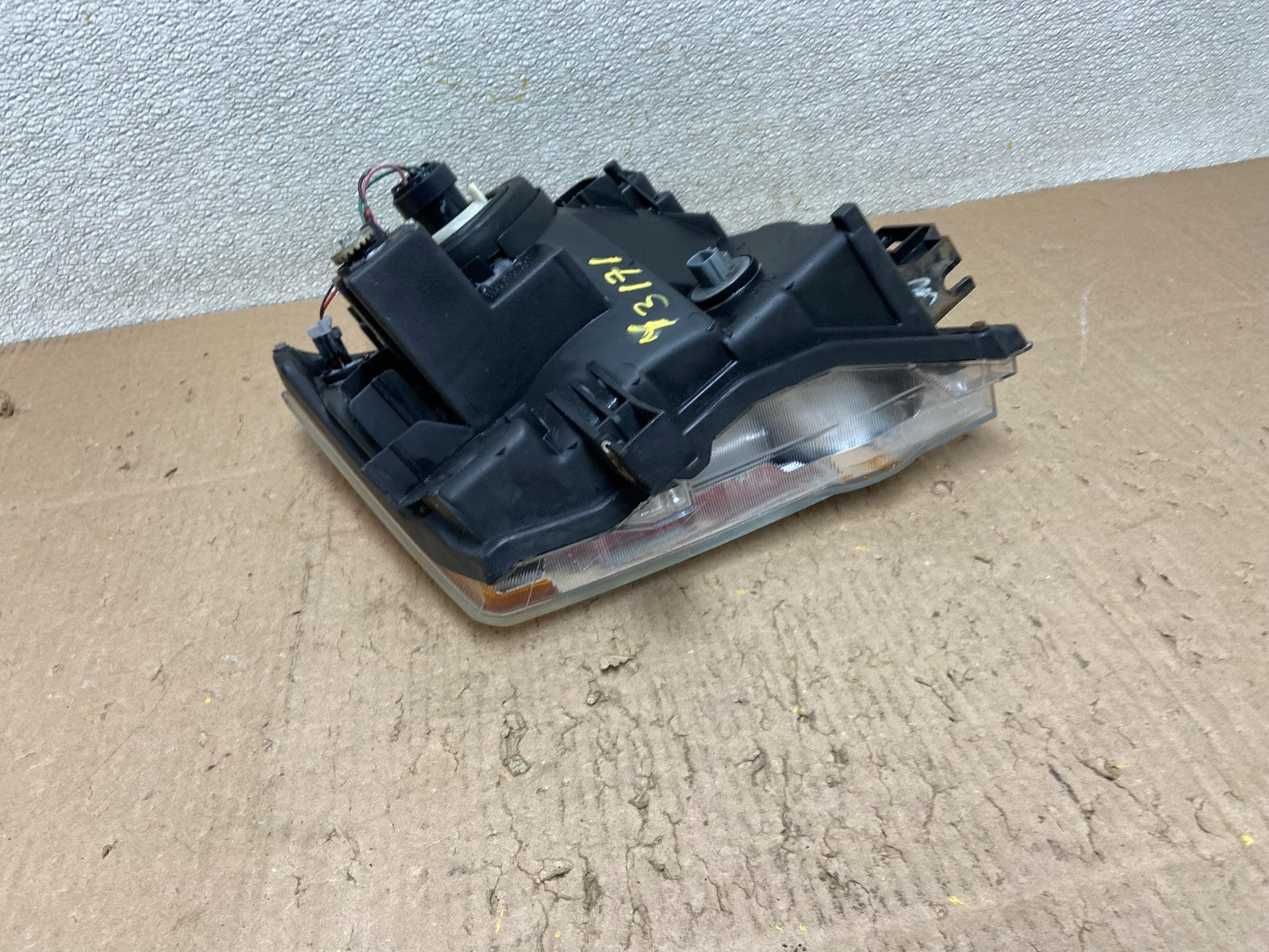2005 - 2015 Nissan Xterra Driver Left LH Side Headlight Y3171 DW6