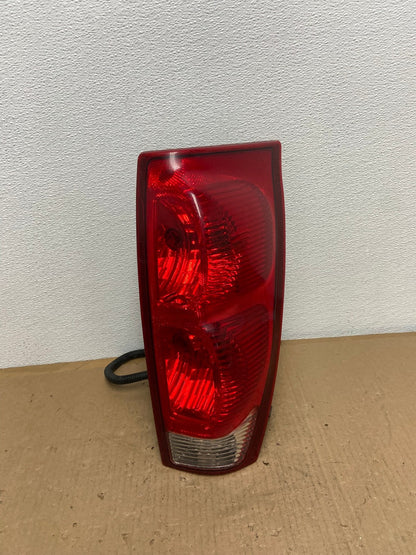2002 - 2006 Chevrolet Avalanche Right Passenger Rh Side Tail Light OEM AB6611 LK0