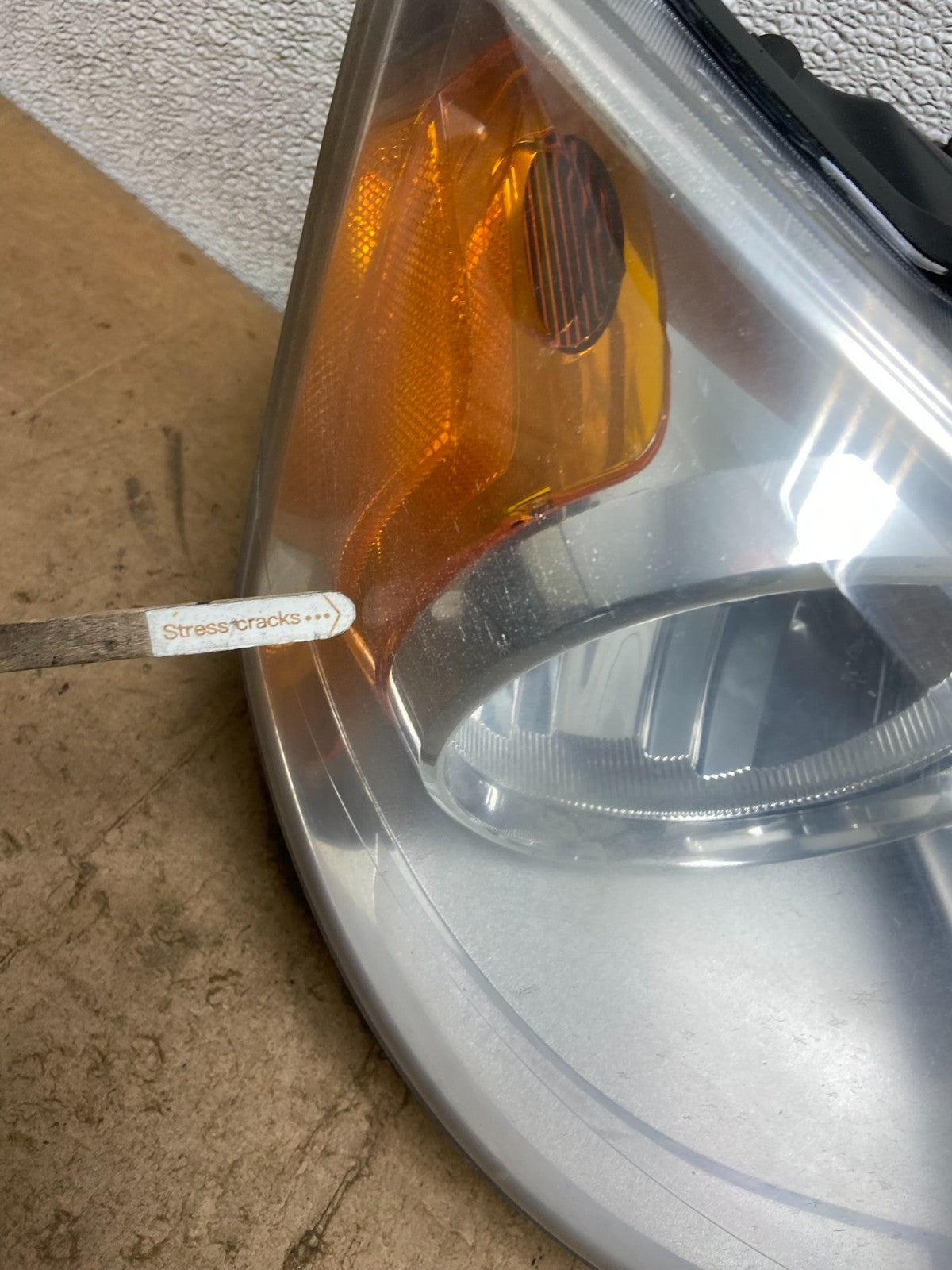 2011 to 2016 Chrysler Town and Country Right Passenger Headlight X9033 DW5