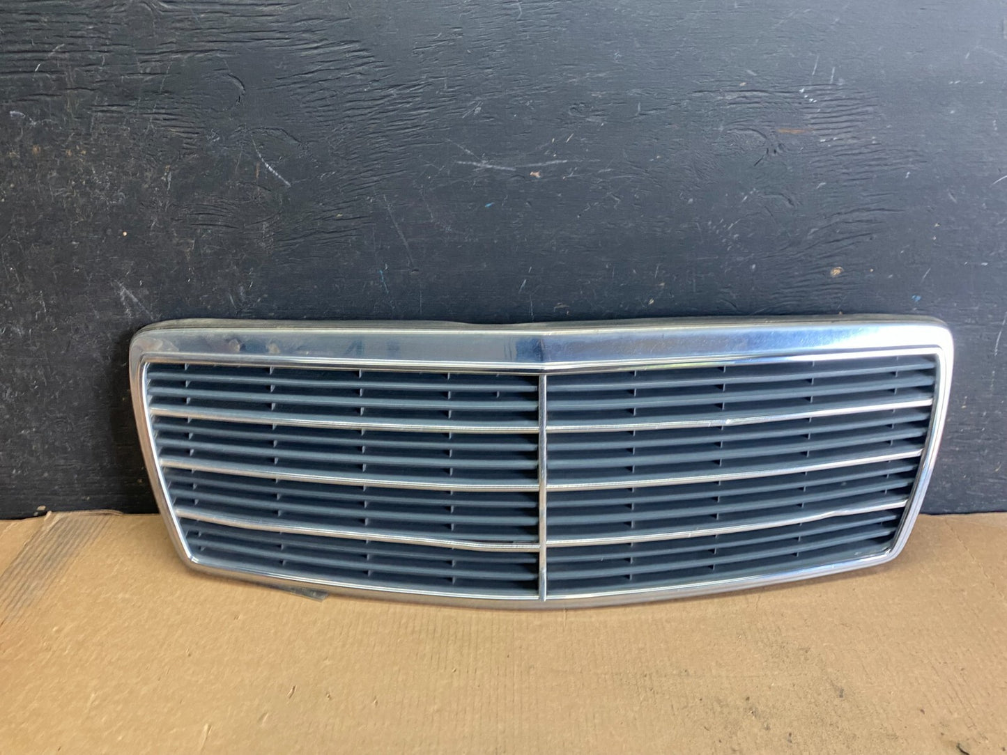 1994 - 1999 Mercedes-Benz W140 S600 S500 S320 Front Upper Grille OEM N9009 DG0