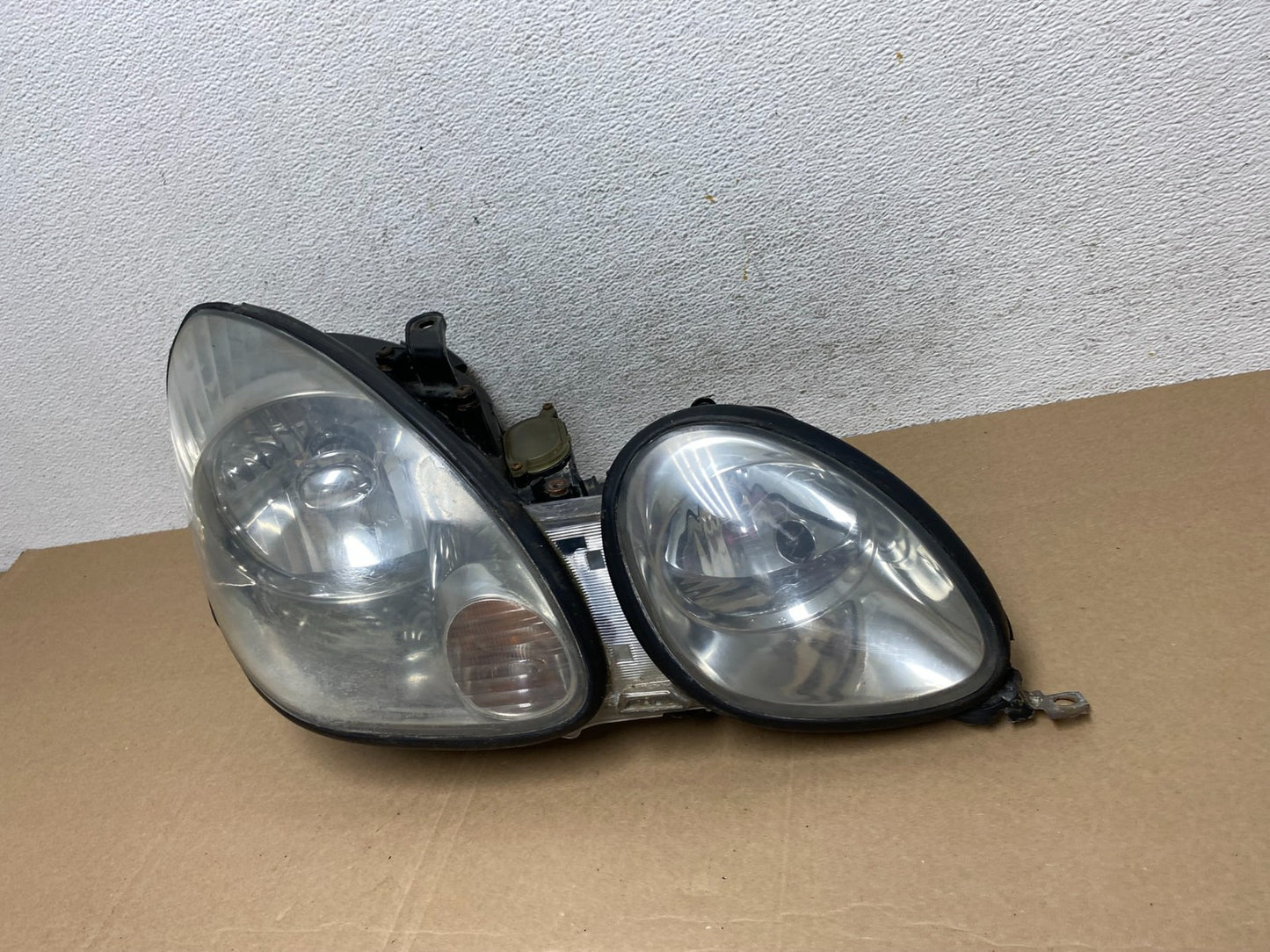2001 to 2005 Lexus GS430 Gs300 Right Passenger Headlight Xenon HID AE4833 DW1