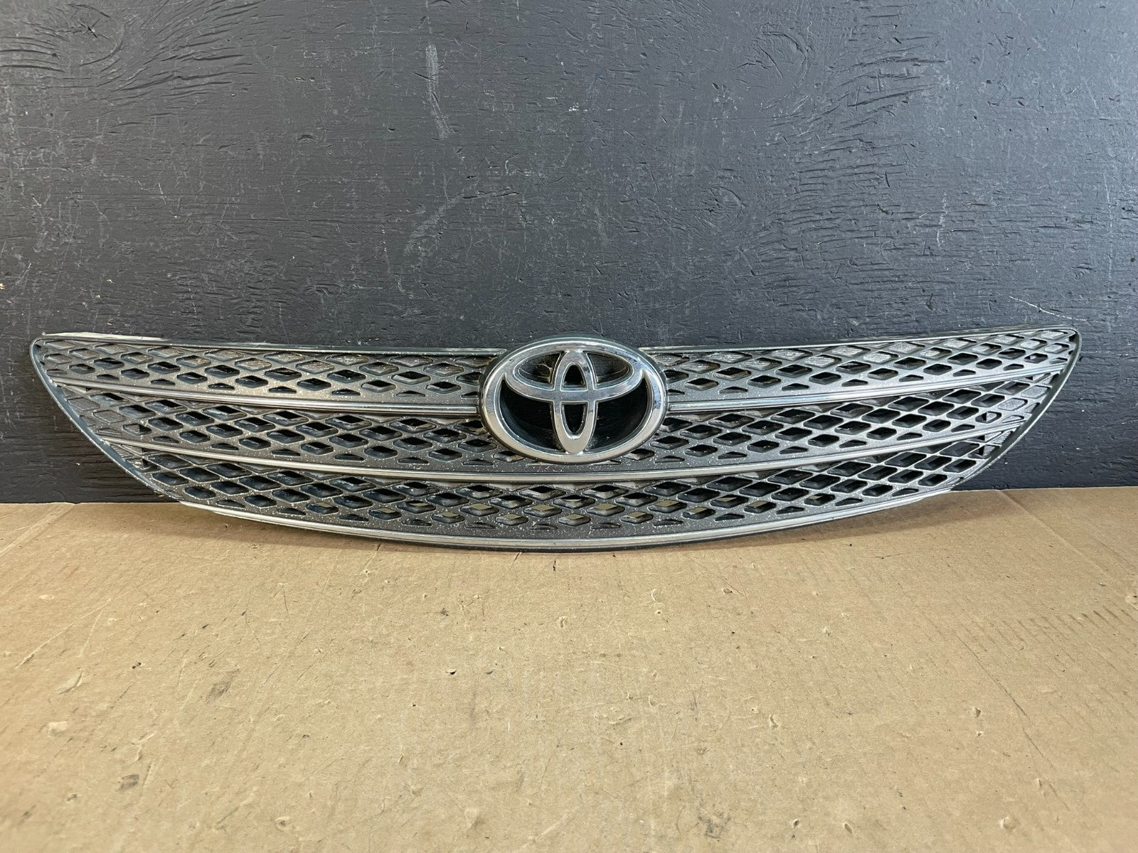2002 2003 2004 Toyota Camry Front Upper Grill Grille AD5779 DG0