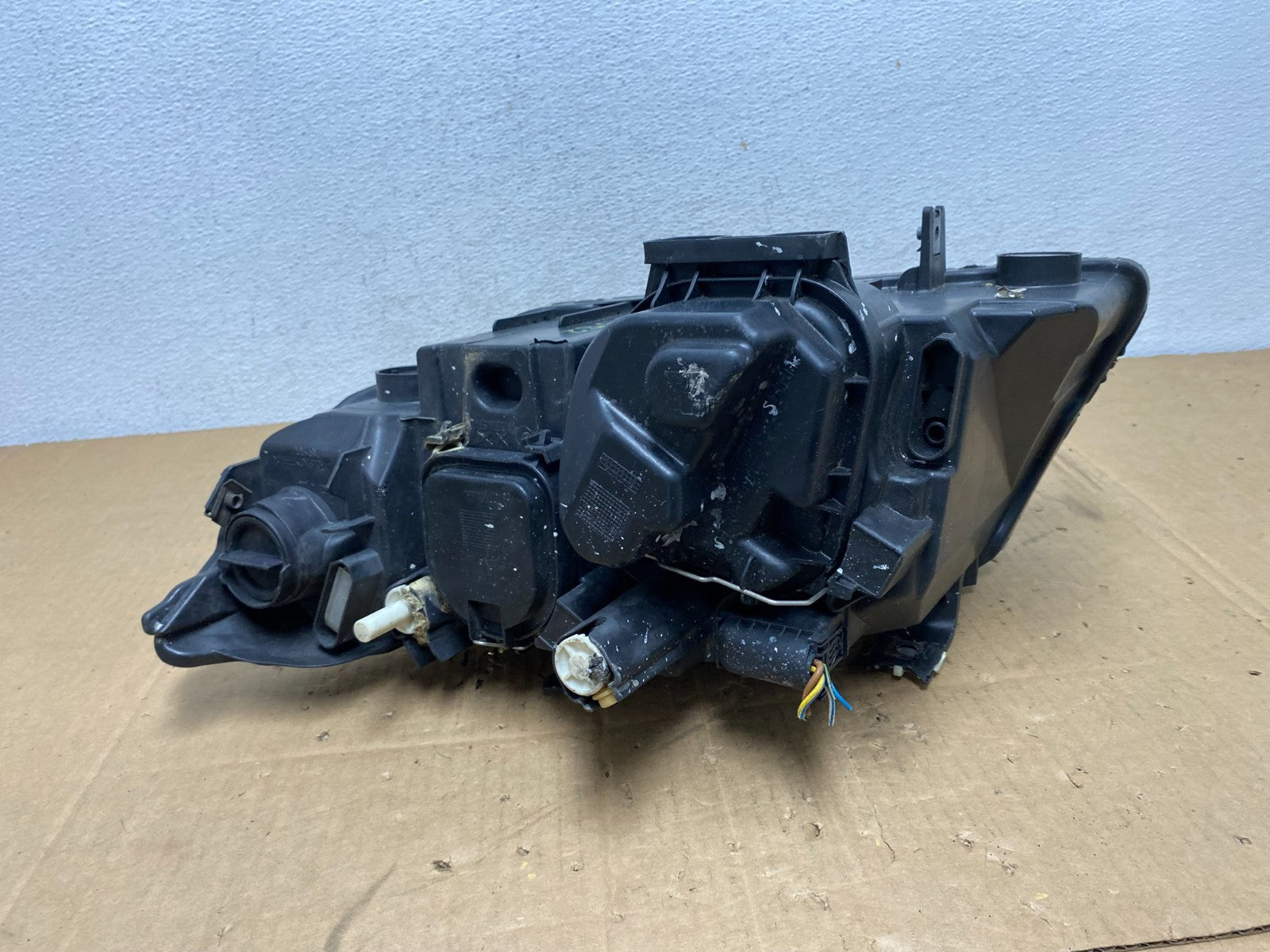 2009-2011 BMW 3 Series 328i 4/D Sedan Headlight Halogen Right Passenger AD10825