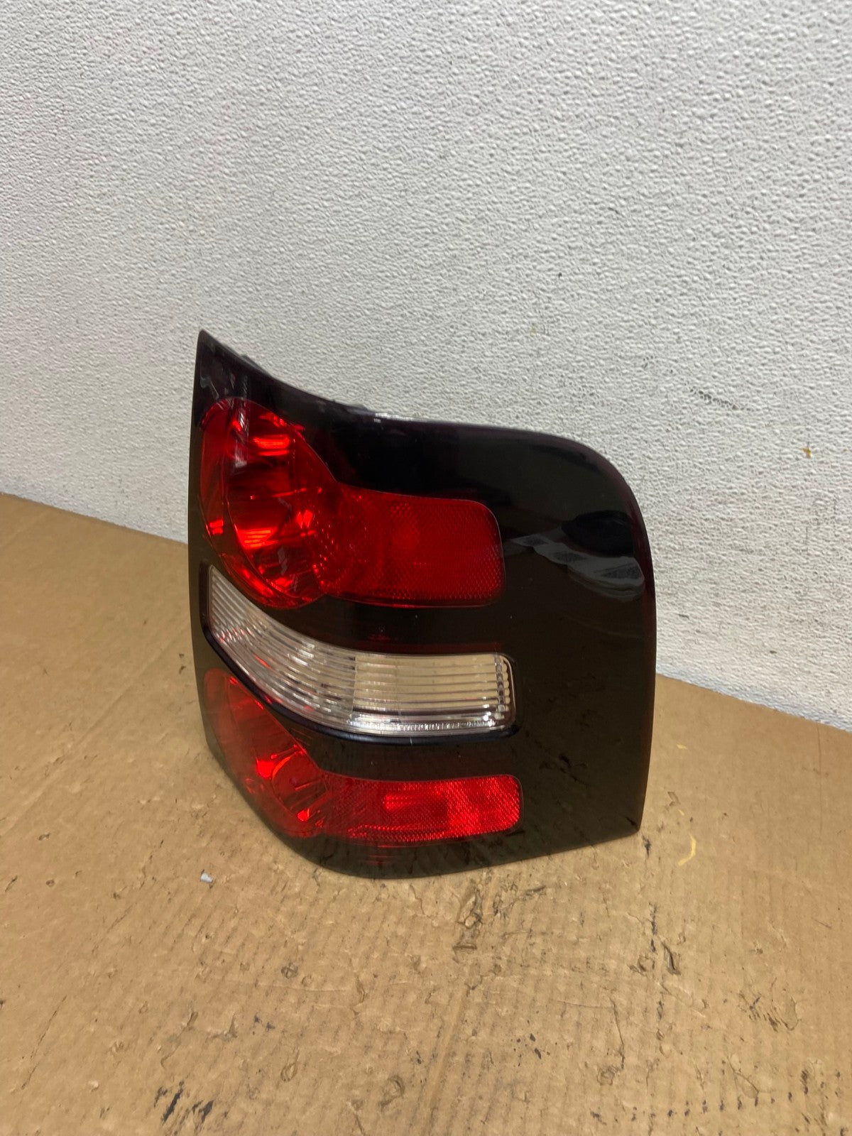 2006 to 2010 Ford Explorer Right Passenger Side Tail light AD2371 LK0