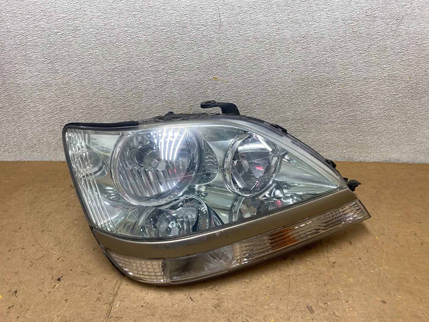 2001 2002 2003 Lexus RX300 Right Passenger Headlight Xenon HID AD2396 DW2