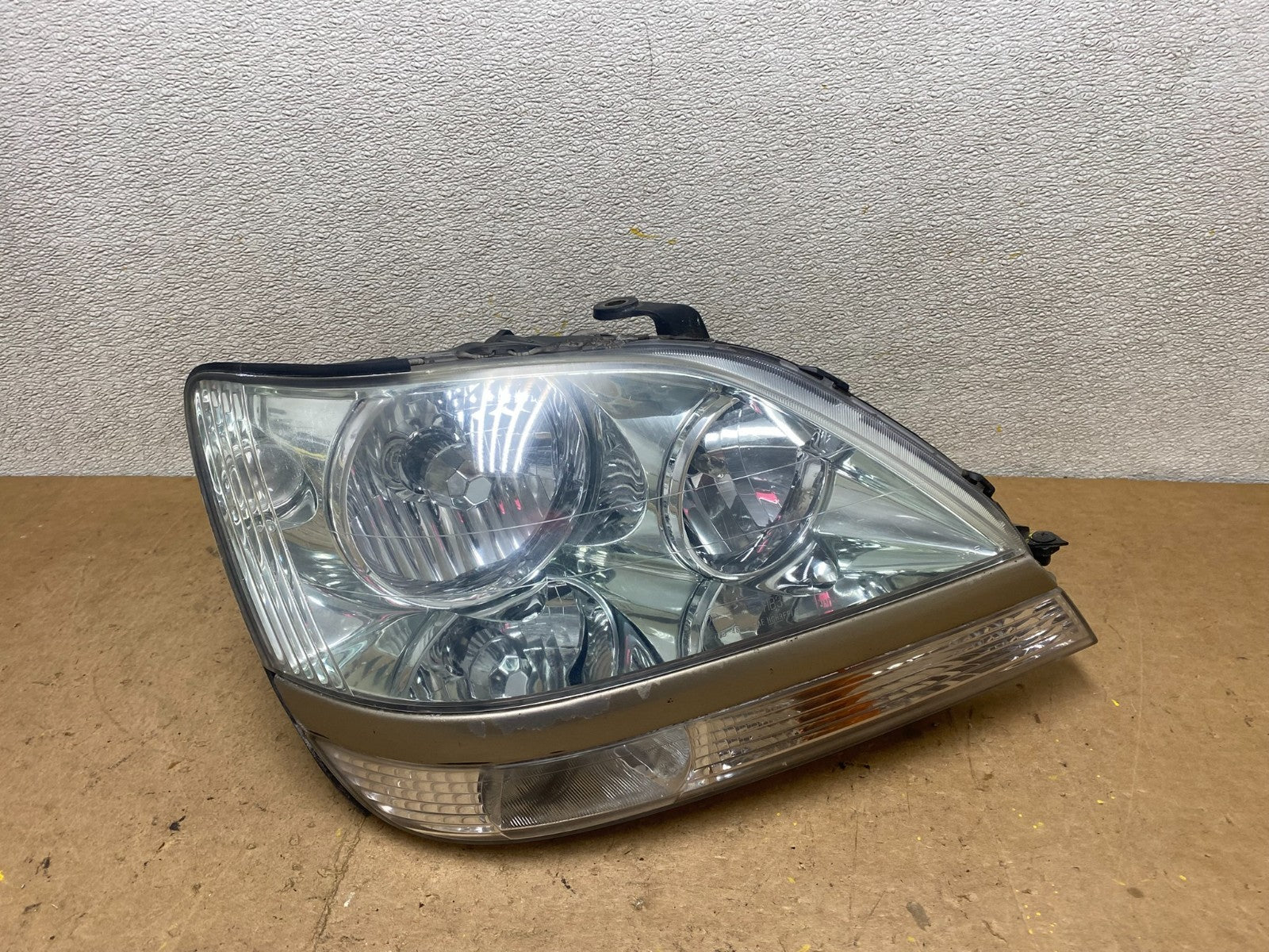 2001 2002 2003 Lexus RX300 Right Passenger Headlight Xenon HID AD2396 DW2