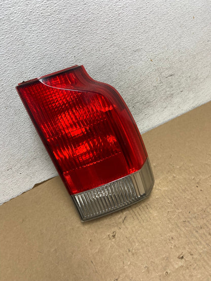 2001 - 2004 Volvo XC70 V70 Right Passenger Side LH Tail Light AF7406 LK2