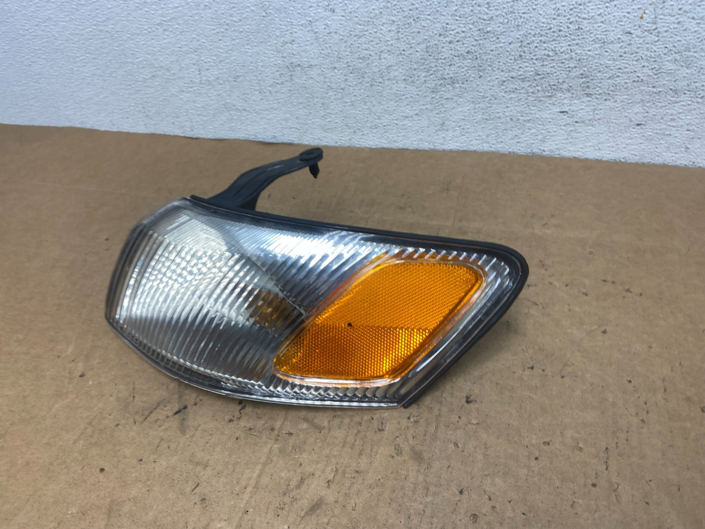 1997 1998 1999 Toyota Camry Left Driver LH Turn Signal AD5189 DW1