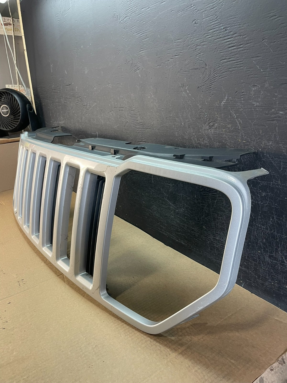2008 2009 2010 2011 2012 Jeep Liberty Front Upper Grill Grille AF5205 DG2