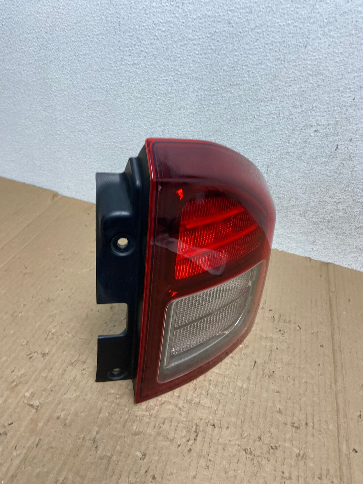 2014 - 2017 Jeep Compass Right Passenger Side Tail Light AE9070 LK2