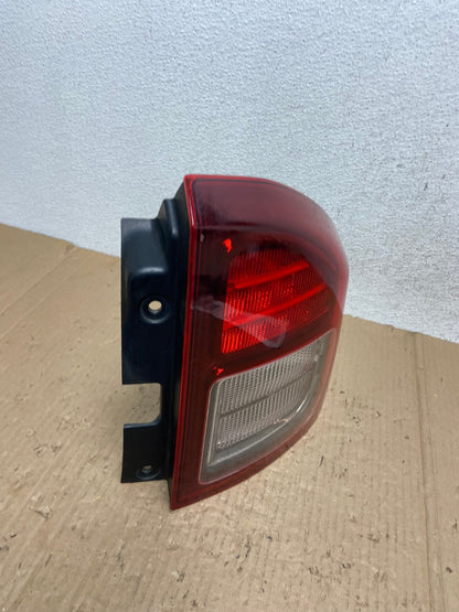 2014 - 2017 Jeep Compass Right Passenger Side Tail Light AE9070 LK2