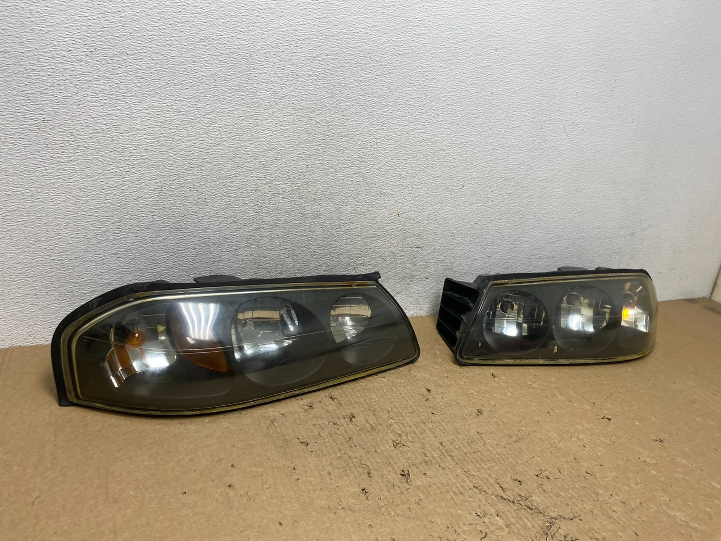 2000 to 2005 Chevrolet Impala Left+Right Set Headlights Halogen AF8191 DW2