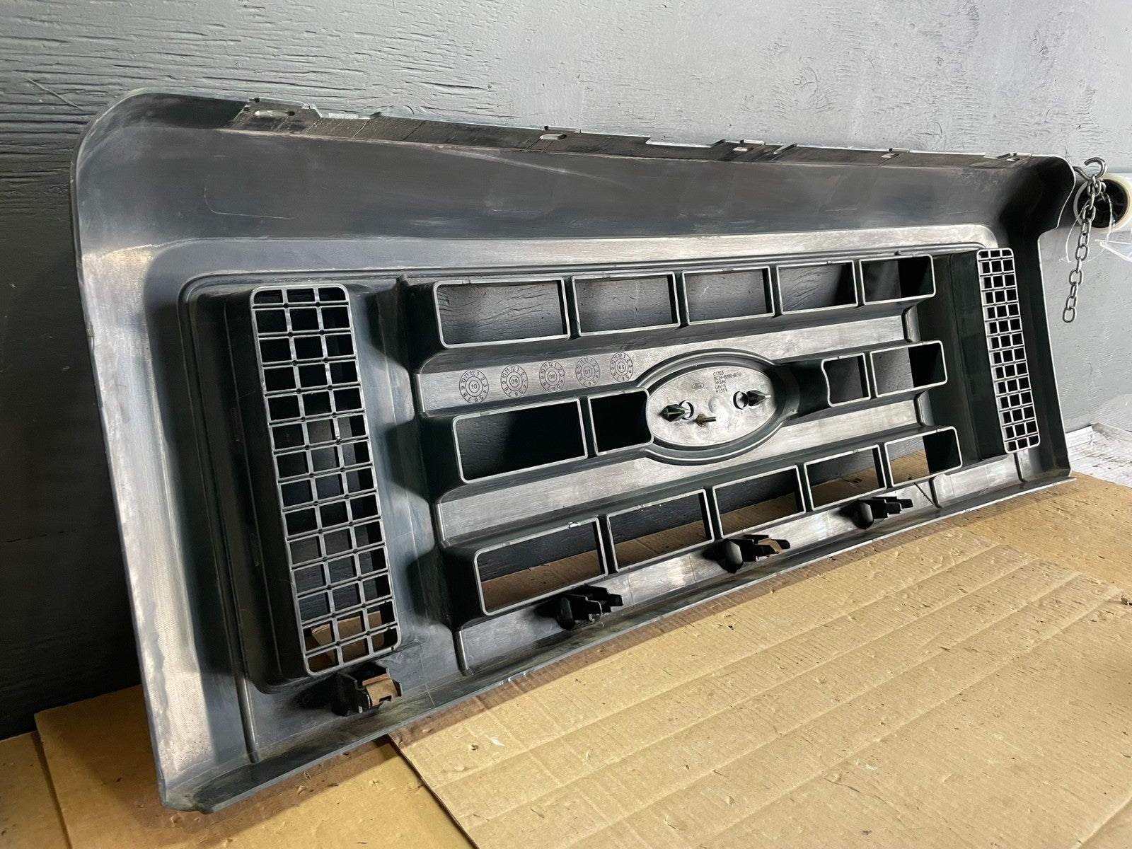 2008 to 2014 Ford Econoline E150 E250 Front Upper Chrome Grill Grille ab7682 DG6