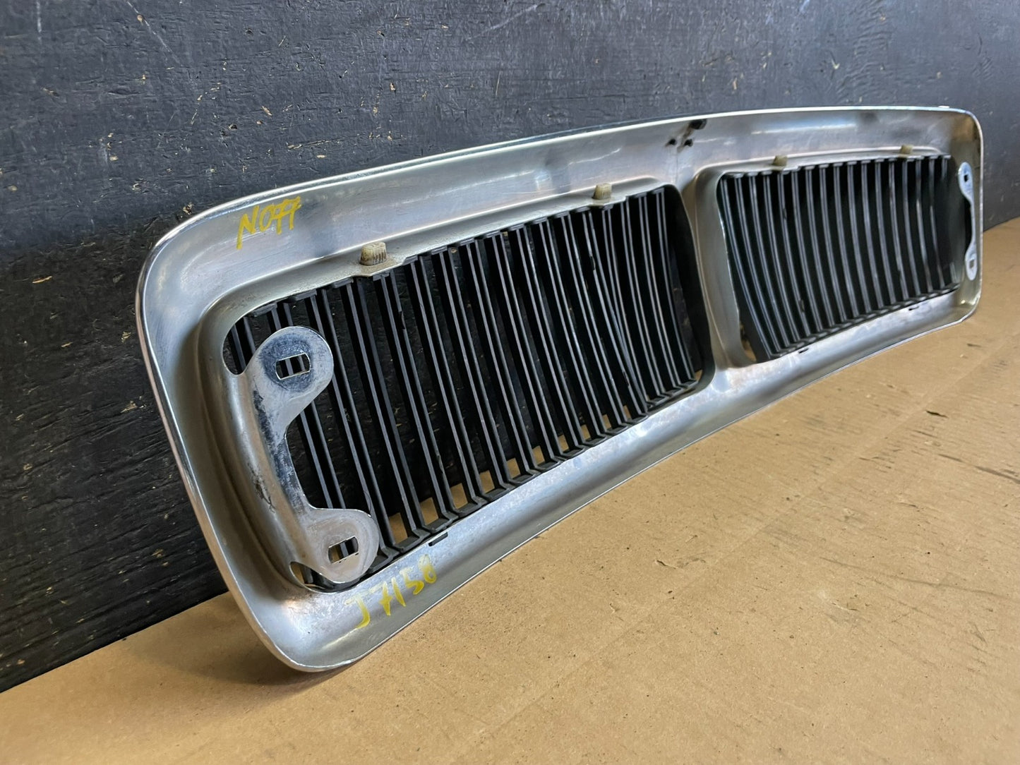 1998 to 2003 Jaguar XJ8 Front Upper Grill Grille OEM AA2257 DG4