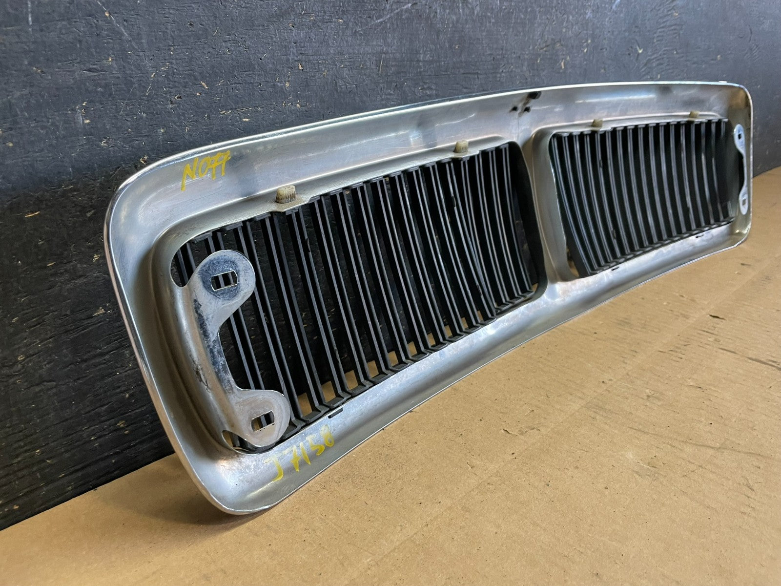 1998 to 2003 Jaguar XJ8 Front Upper Grill Grille OEM AA2257 DG4