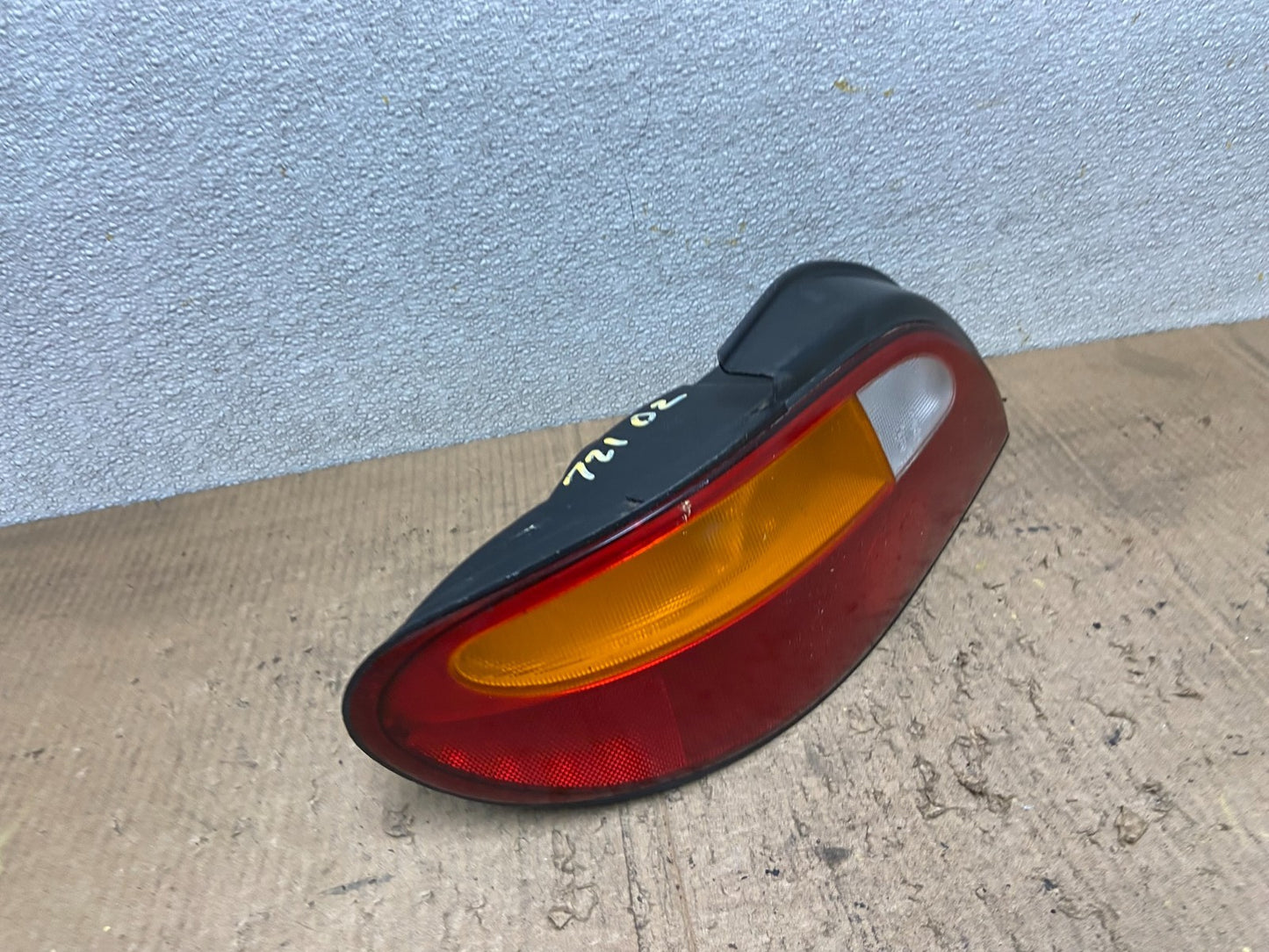 1996 1997 1998 Hyundai Elantra Sedan Left Driver LH Tail Light Oem AA8569 DW2