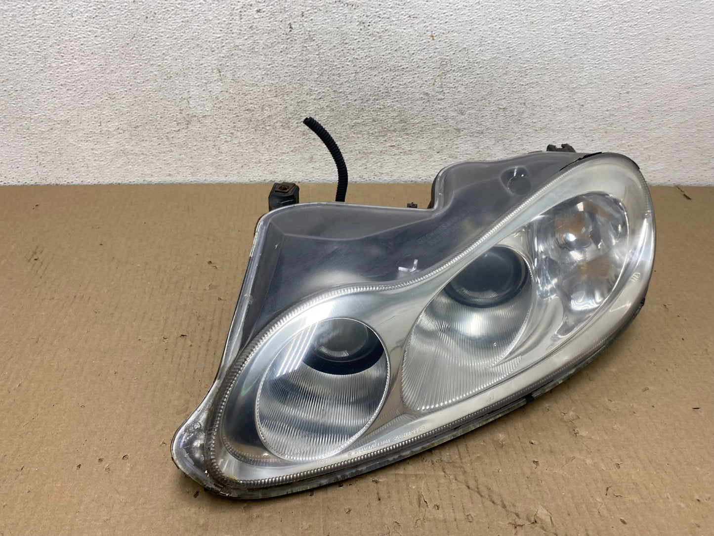 1999 to 2004 Chrysler LHS Left Driver LH Side Halogen Headlight AE9588 DW2