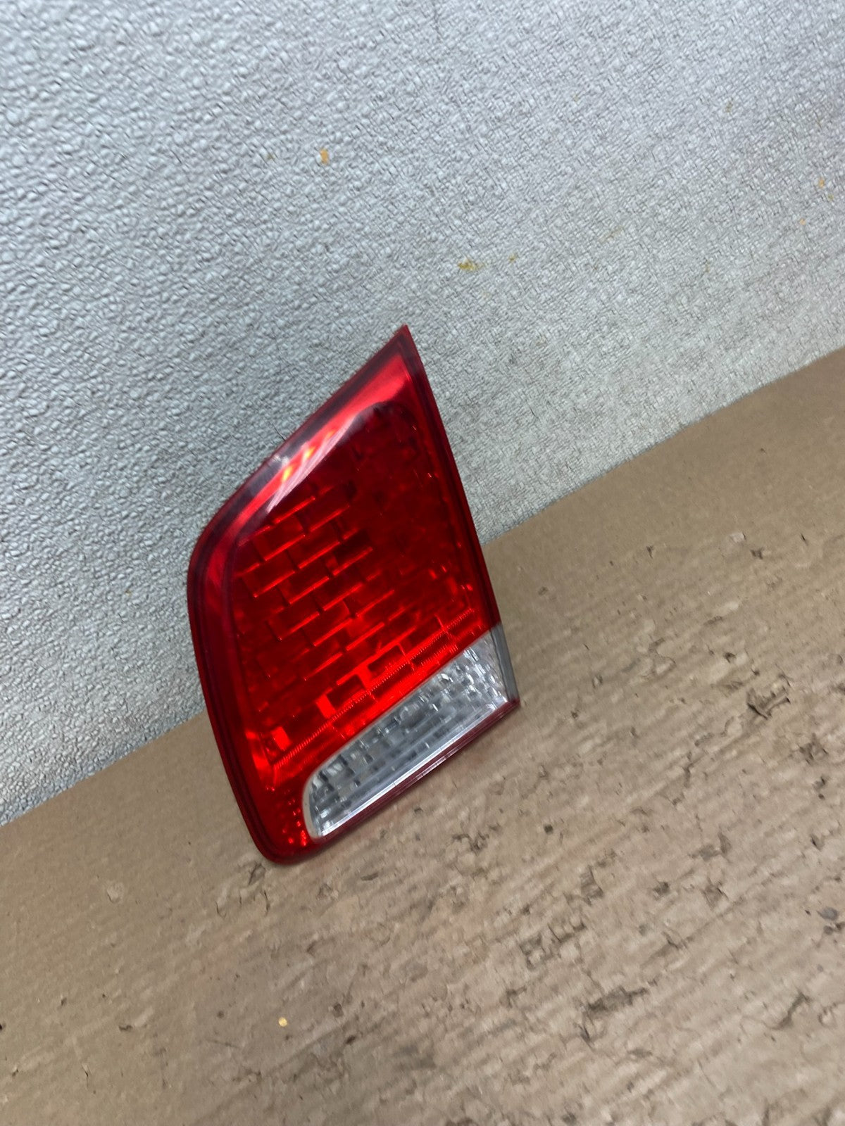 2011 2012 2013 Kia Sorento Right Passenger Inner Tail Light AB1612 DW2