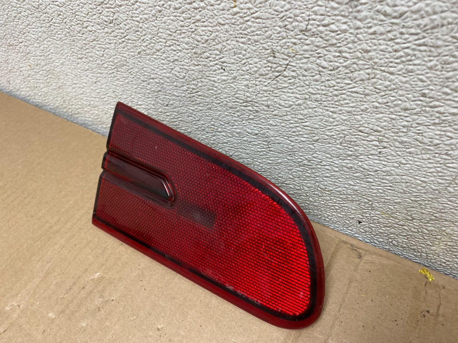 1987 1988 Mercury Cougar Right Passenger Tail Light Corner Reflector F59521
