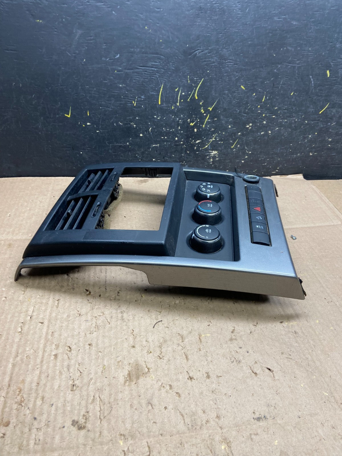 2008 to 2012 Jeep Liberty Dash Climate Temperature Control Radio Bezel Y5459 DG1
