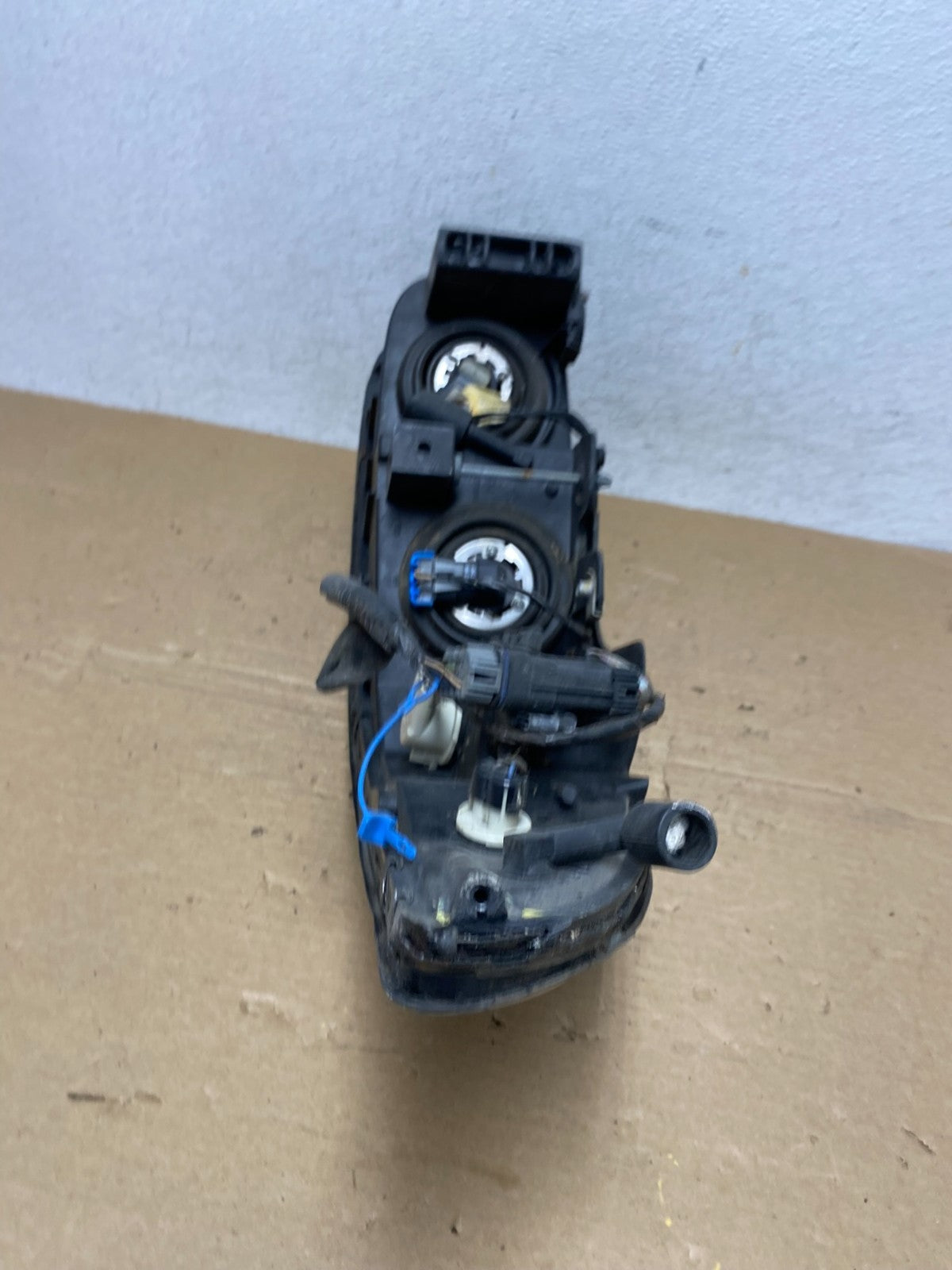 2000 to 2005 Buick Lesabre Headlight Right Passenger Side Halogen AD3981 DW7