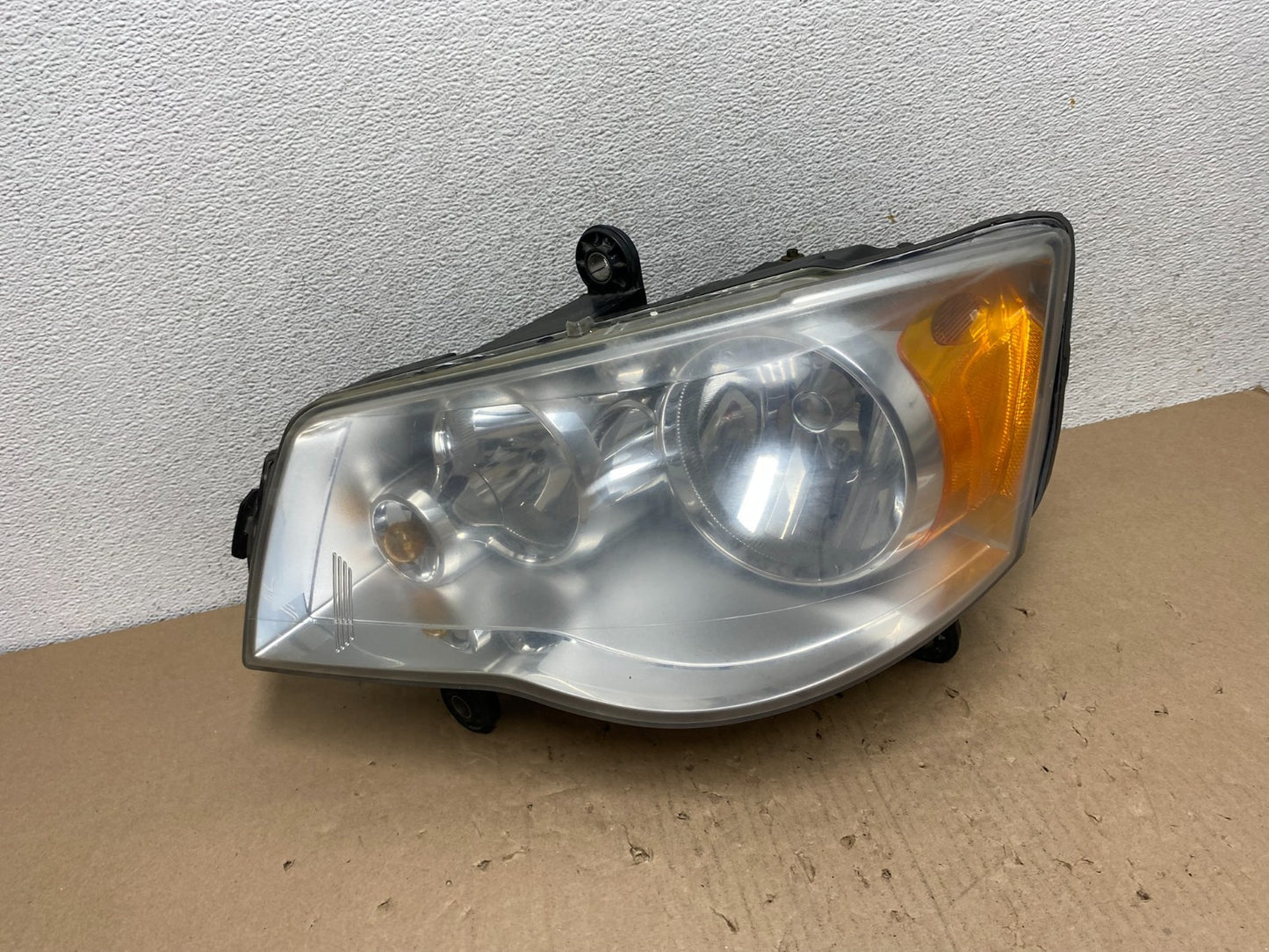 2008 to 2016 Chrysler Town and Country Left Driver Lh Side Headlight AG6780 DW0