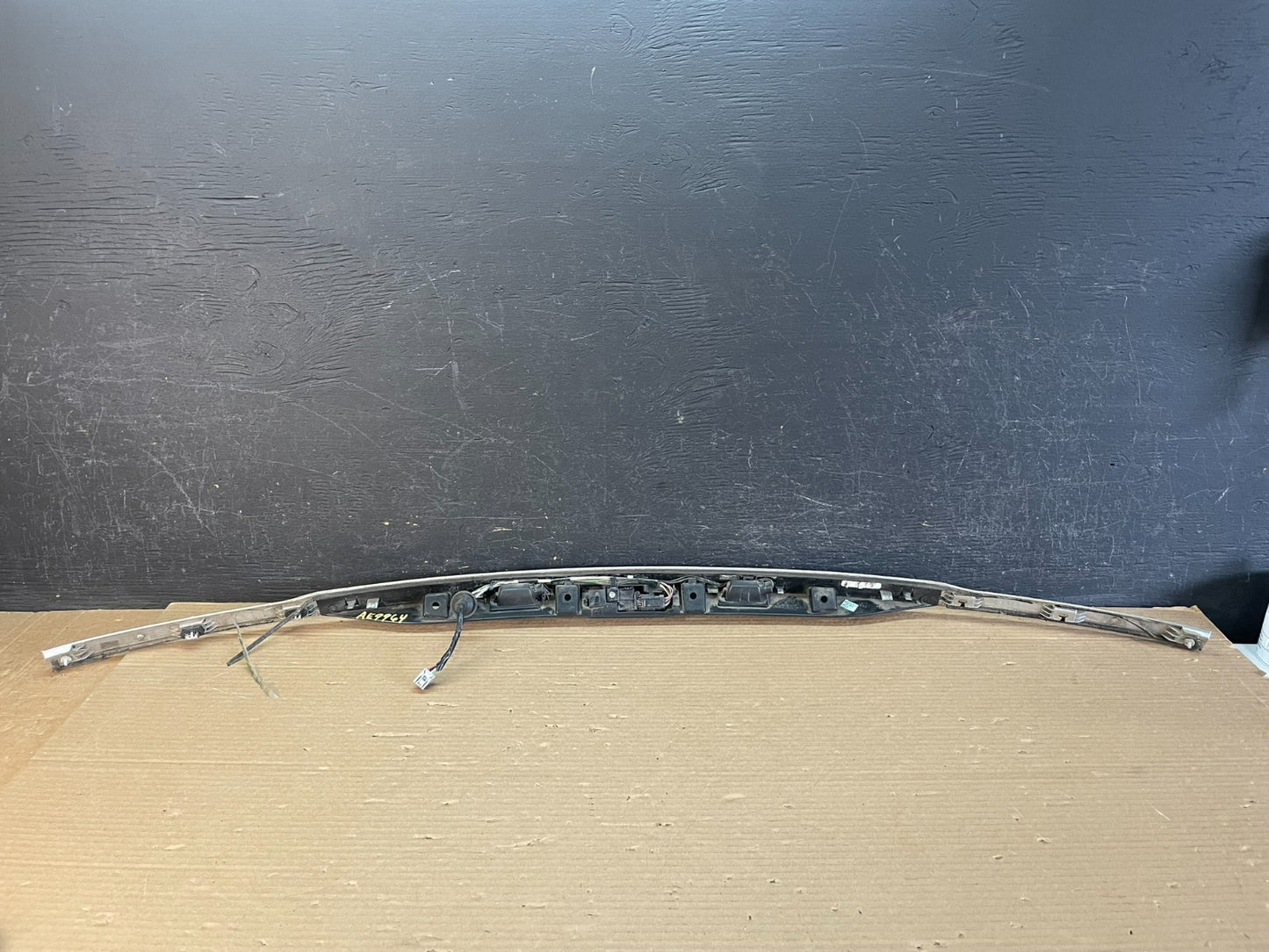 2011 to 2014 Ford Explorer Rear Tailgate Gate Trim Molding With Camera ae9964 DG3