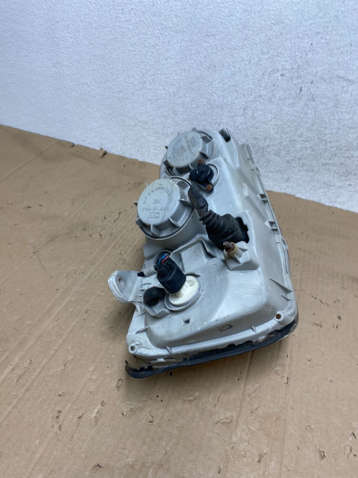 2001 2002 2003 Hyundai XG350 XG Left Driver LH Headlight Halogen AE9229 DW7