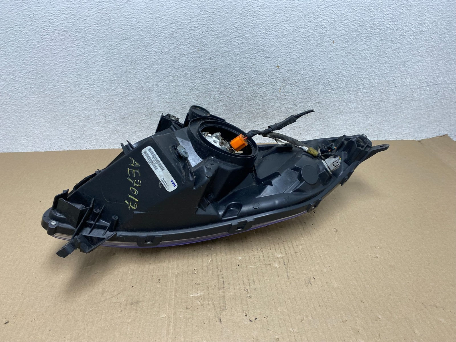 2006-2009 Toyota Prius Left Driver LH Side Blue Headlight Halogen TYC AE7017 DW4