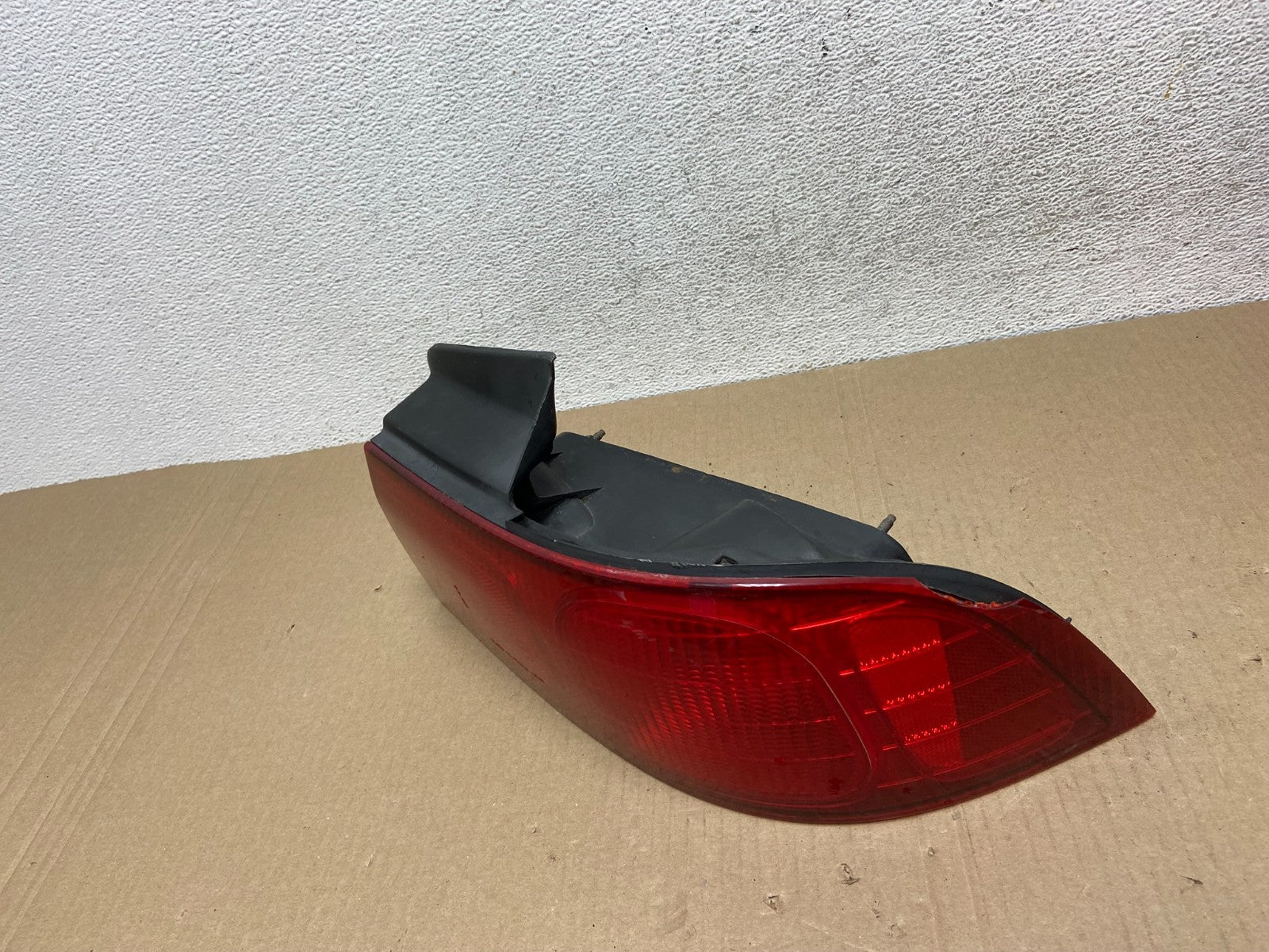 1998 to 2001 Acura Integra Right Passenger RH Side Tail light AE9460 DG1